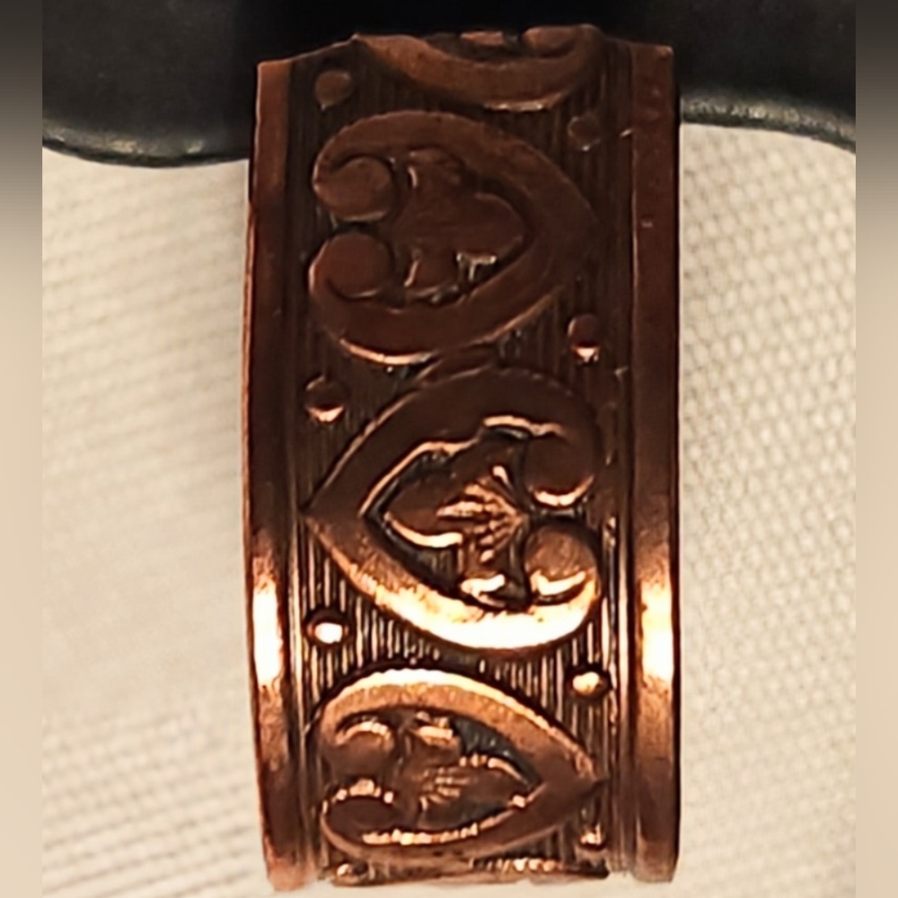 Elegant Copper Heart Pattern Earrings - Picture 2 of 4